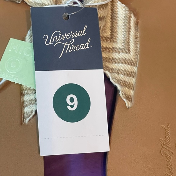 NWT brown sandals.  Universal thread brand.  Size 9. - Picture 3 of 3